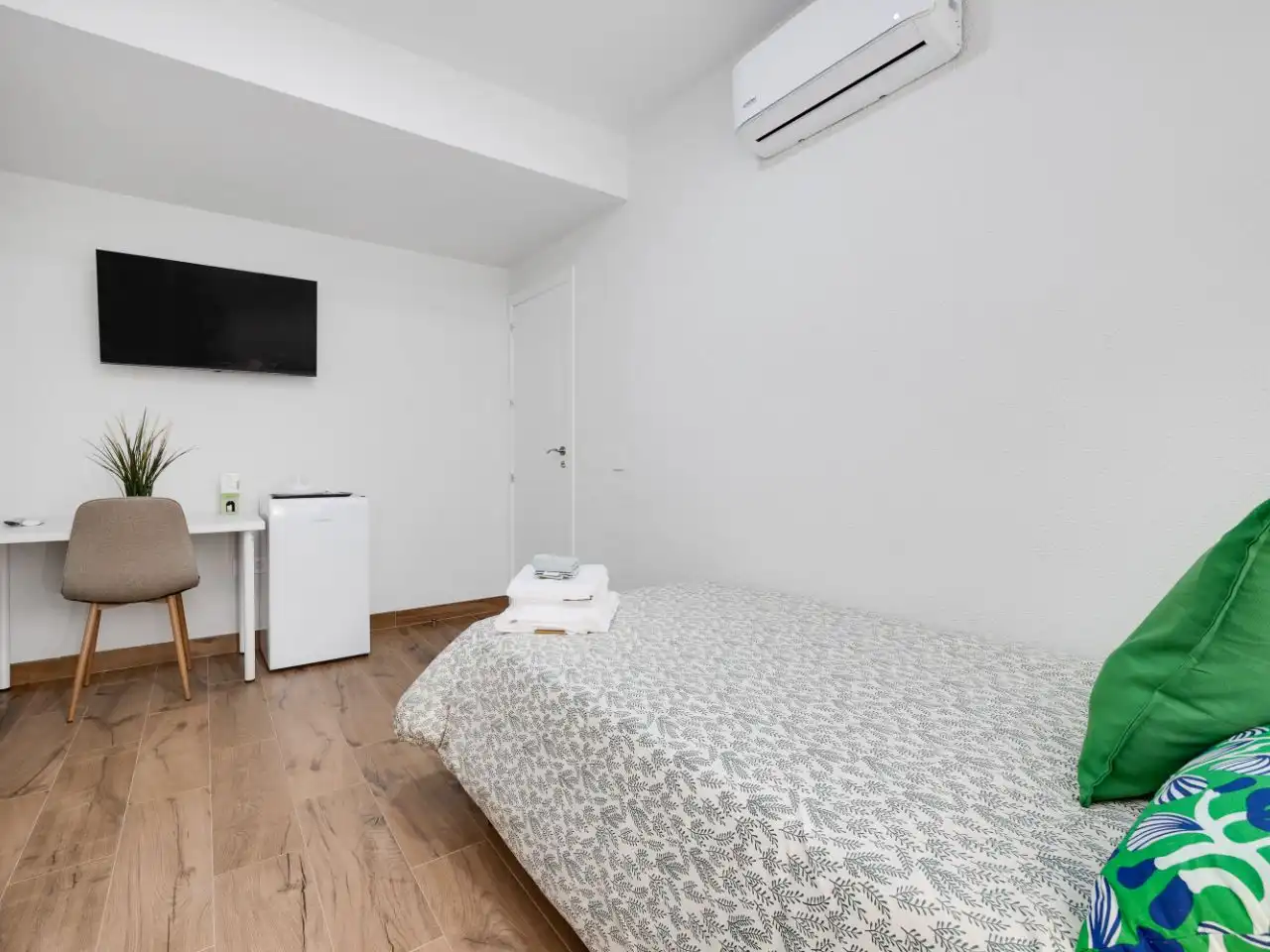 Bedroom of Flat for share in Orihuela  with Air Conditioner, Heating and Furnished