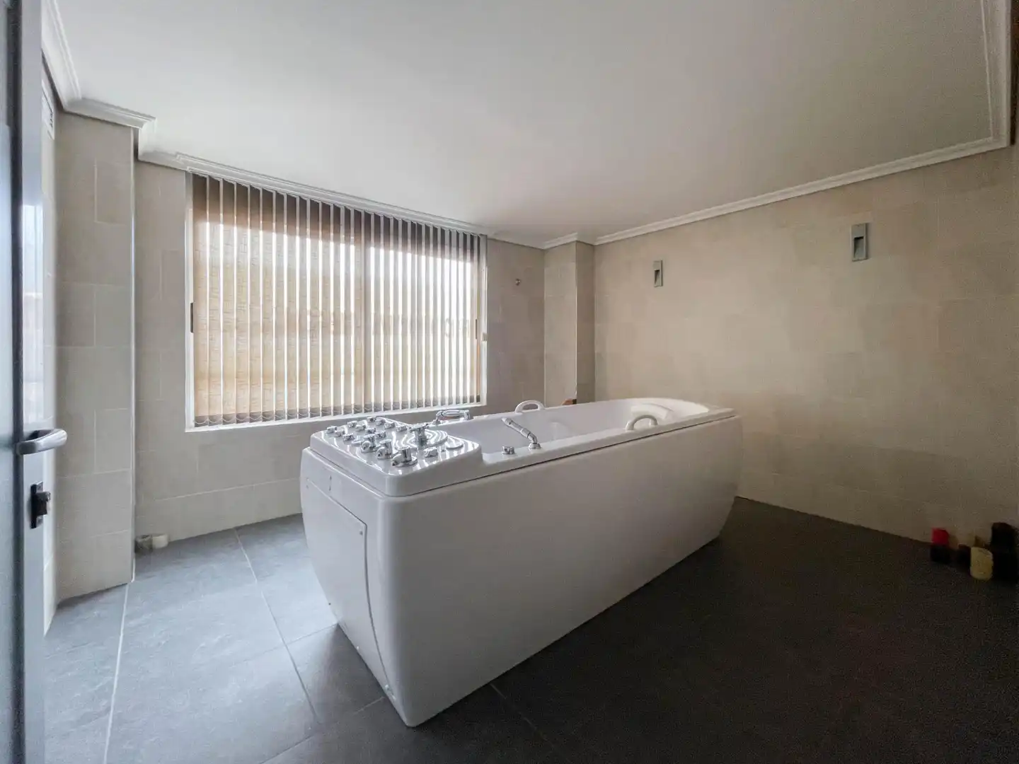 Baño de Local de alquiler en Oliva con Aire acondicionado y Amueblado