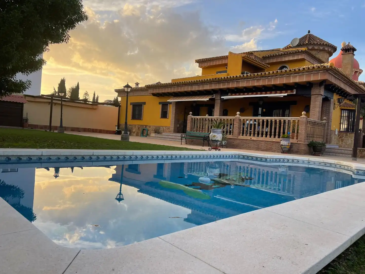 Piscina de Casa o chalet en venta en Fuengirola con Aire acondicionado, Jardín privado y Parquet