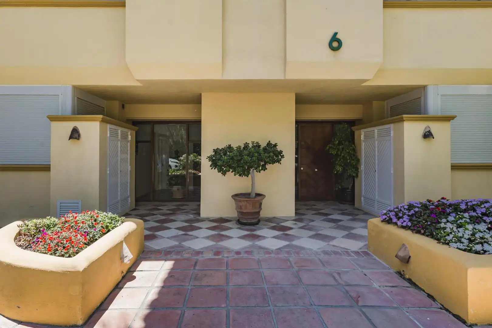 Erdgeschoss zur Miete in Marbella mit Klimaanlage, Heizung und Terrasse