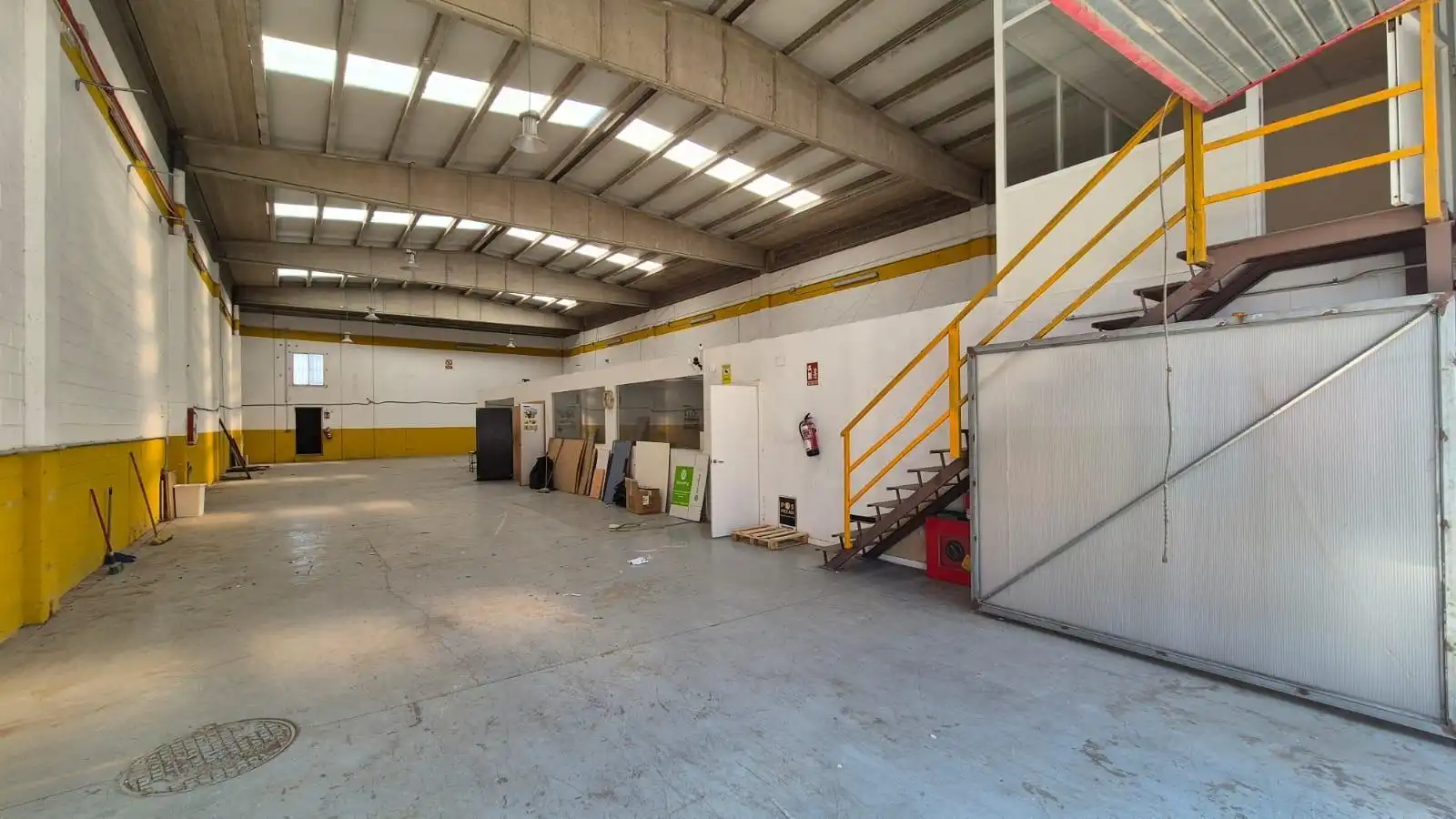 Fabrikhallen zum Verkauf in Sud - Zona Industrial