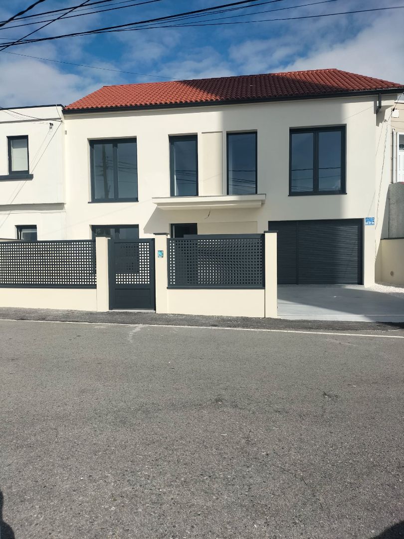 Vista exterior de Casa adosada de lloguer en A Coruña Capital  amb Calefacció, Jardí privat i Terrassa