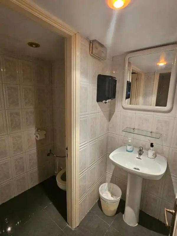 Bany de Local en venda en Las Palmas de Gran Canaria amb Aire condicionat, Moblat i Alarma