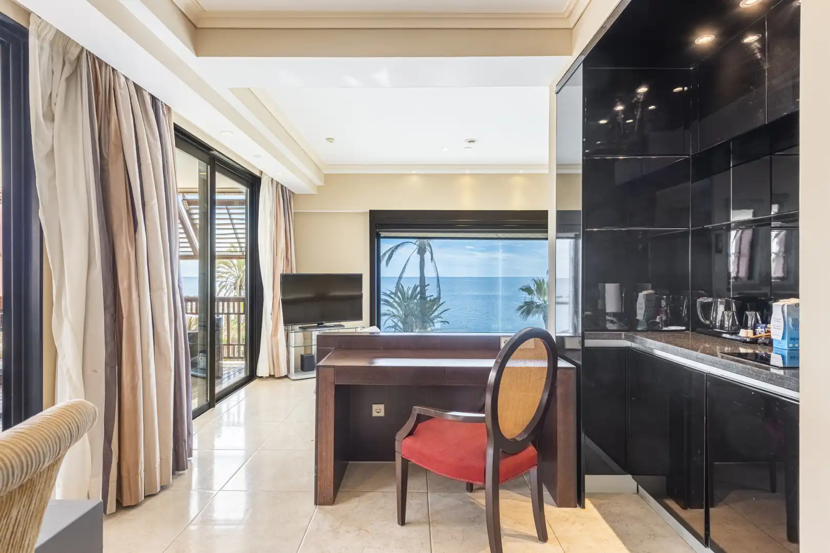 Sala de estar de Apartamento en venta en Marbella con Terraza, Piscina y Amueblado