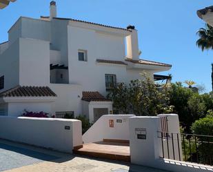 Vista exterior de Dúplex en venda en Marbella amb Terrassa