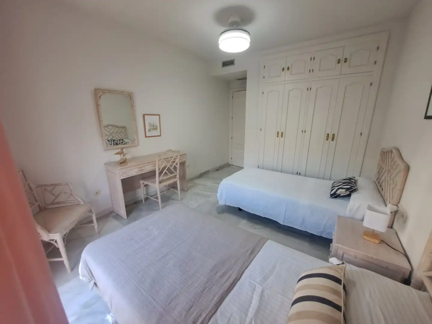 Schlafzimmer von Wohnung zur Miete in Marbella mit Klimaanlage, Heizung und Terrasse
