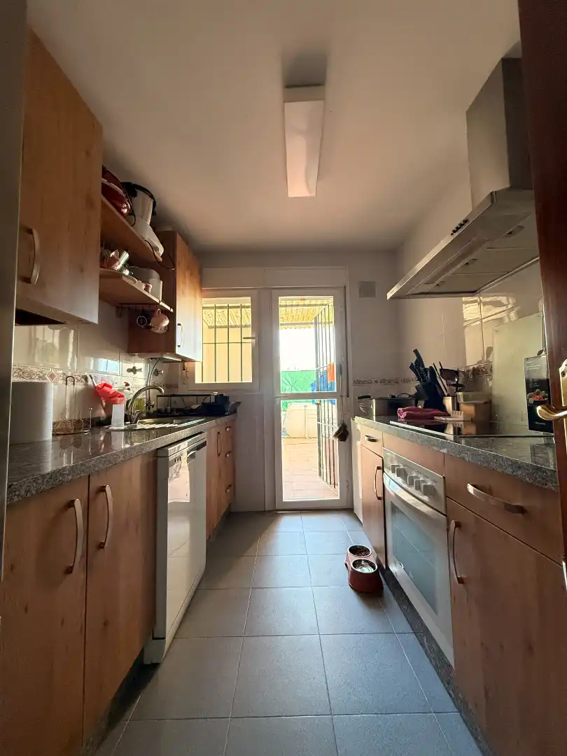 Cocina de Casa adosada en venta en Carrión de los Céspedes con Terraza