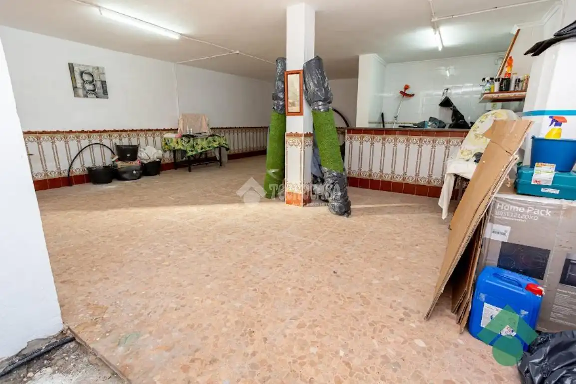 Houses for sale in Algeciras  with Heating and Swimming Pool