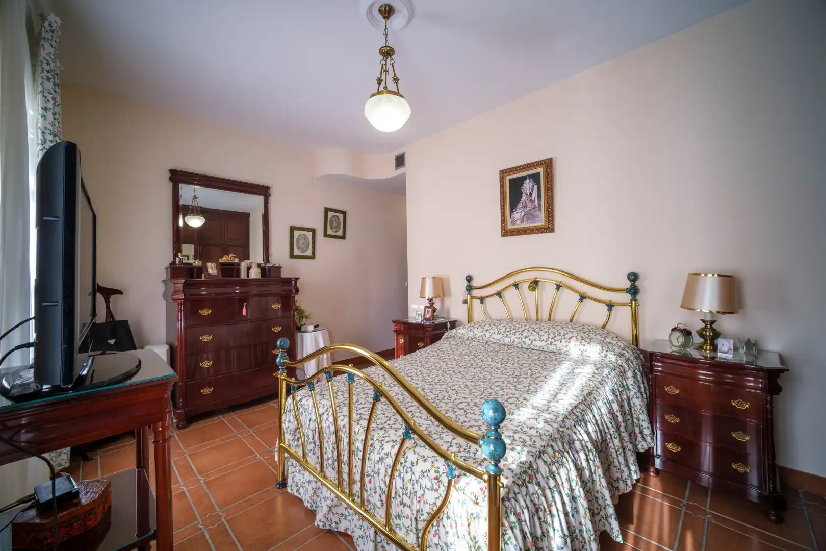 Dormitori de Casa o xalet en venda en Montequinto amb Jardí privat, Terrassa i Moblat