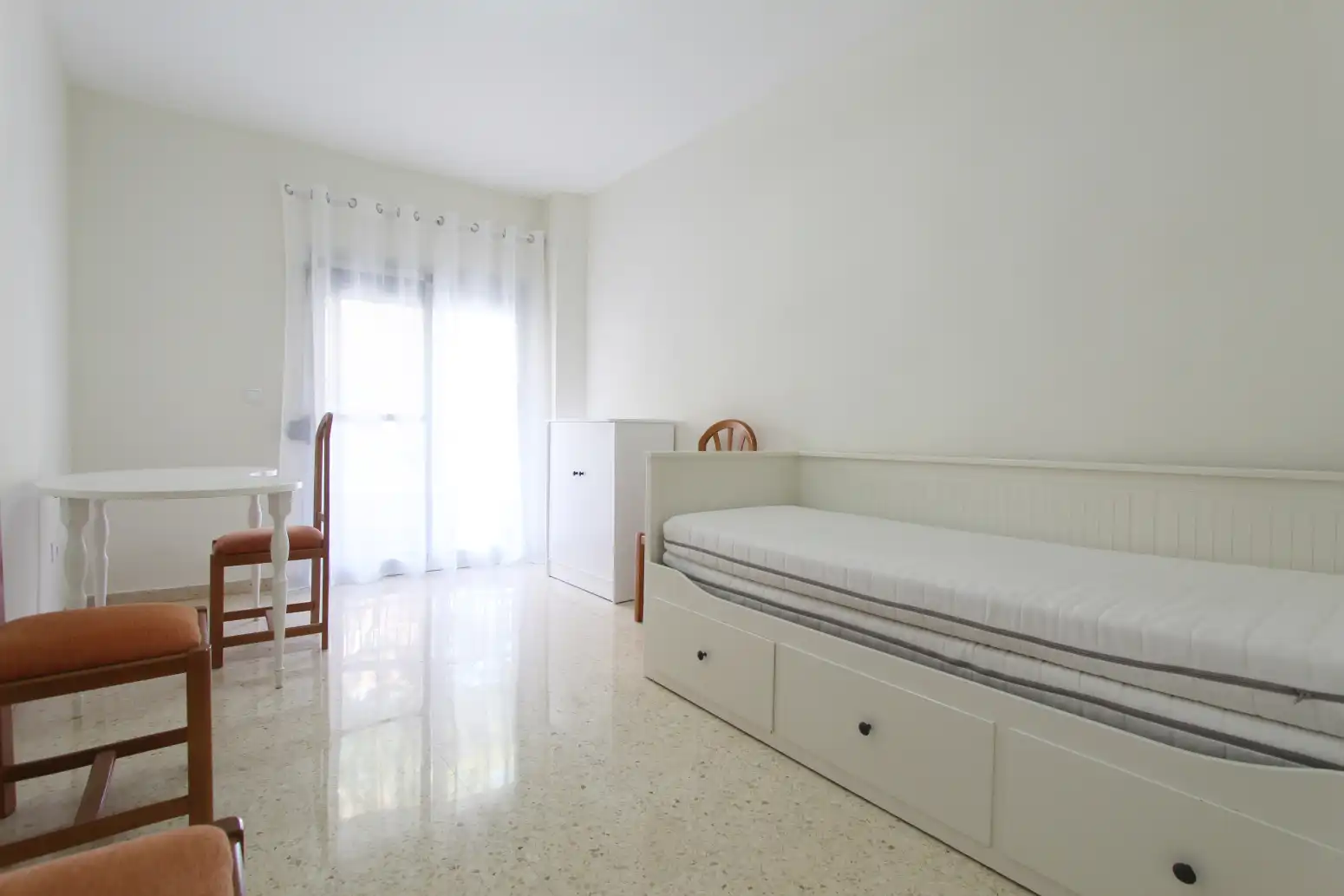 Habitación de Piso de alquiler en Alaquàs con Aire acondicionado, Calefacción y Amueblado
