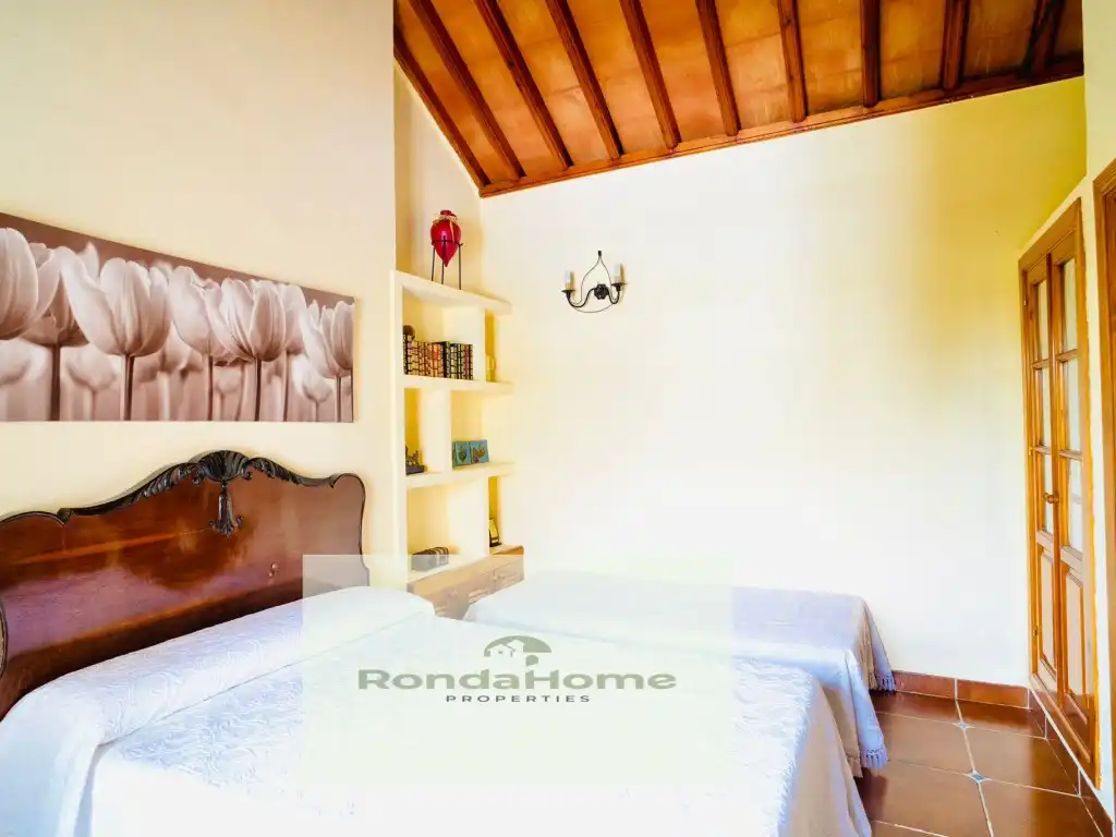 Country homes for sale in Villamartín