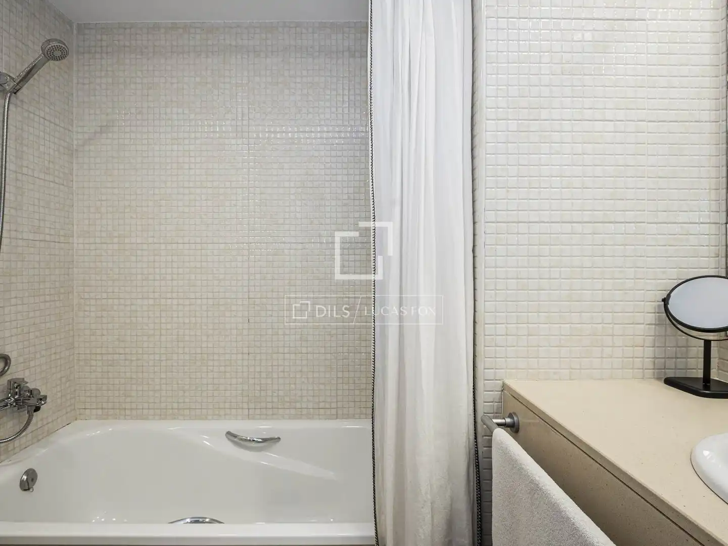 Bathroom of Flat for sale in Sant Cugat del Vallès  with Air Conditioner, Heating and Terrace