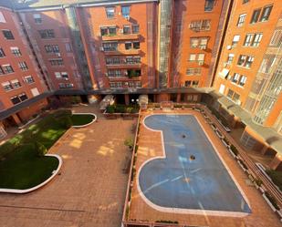 Swimming pool of Flat for sale in  Madrid Capital  with Heating, Private garden and Community pool