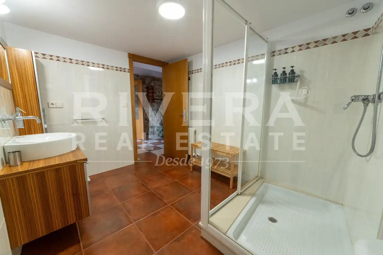 Bany de Casa o xalet en venda en Nigrán amb Calefacció, Jardí privat i Moblat