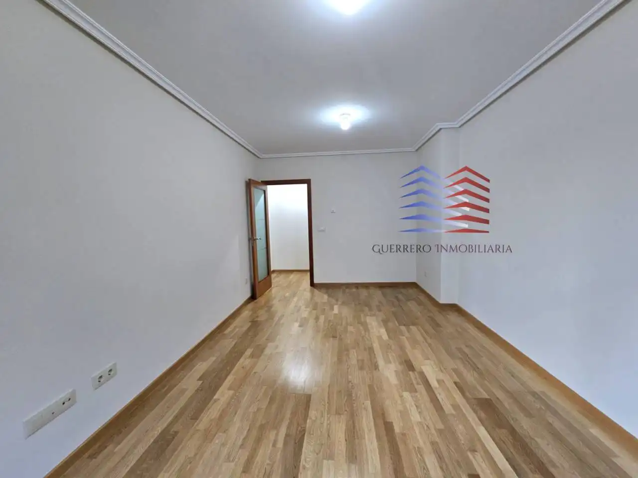Wohnung zur Miete in Ourense Capital  mit Heizung, Parkett und Abstellraum