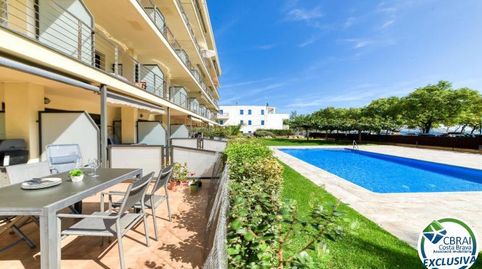 Apartamento en Planta Baja en Primera Línea de Mar  con piscina comunitaria., imatge 4