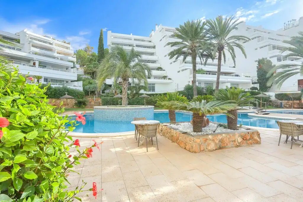 Vista exterior de Apartamento en venta en Calvià con Aire acondicionado, Jardín privado y Terraza