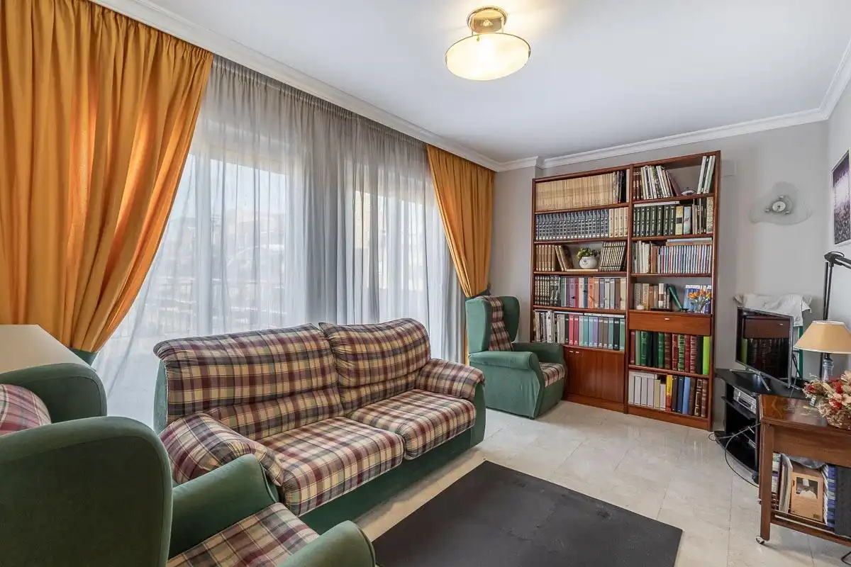 Sala de estar de Casa adosada en venta en Granada con Calefacción, Jardín privado y Terraza