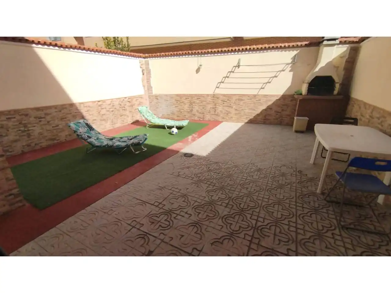 Terrasse von Einfamilien-Reihenhaus zum Verkauf in Ocaña mit Heizung, Privatgarten und Möbliert