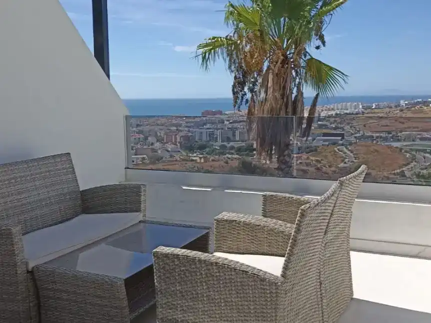 Terrasse von Wohnung zur Miete in Estepona mit Klimaanlage, Privatgarten und Schwimmbad