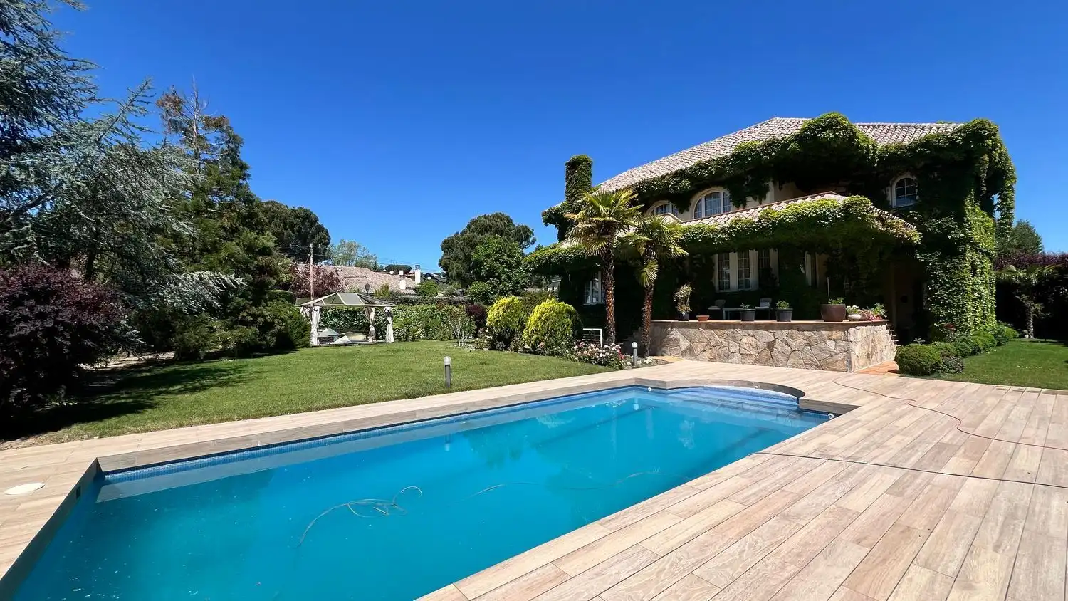 Piscina de Casa o xalet en venda en Villanueva de la Cañada amb Aire condicionat, Calefacció i Terrassa