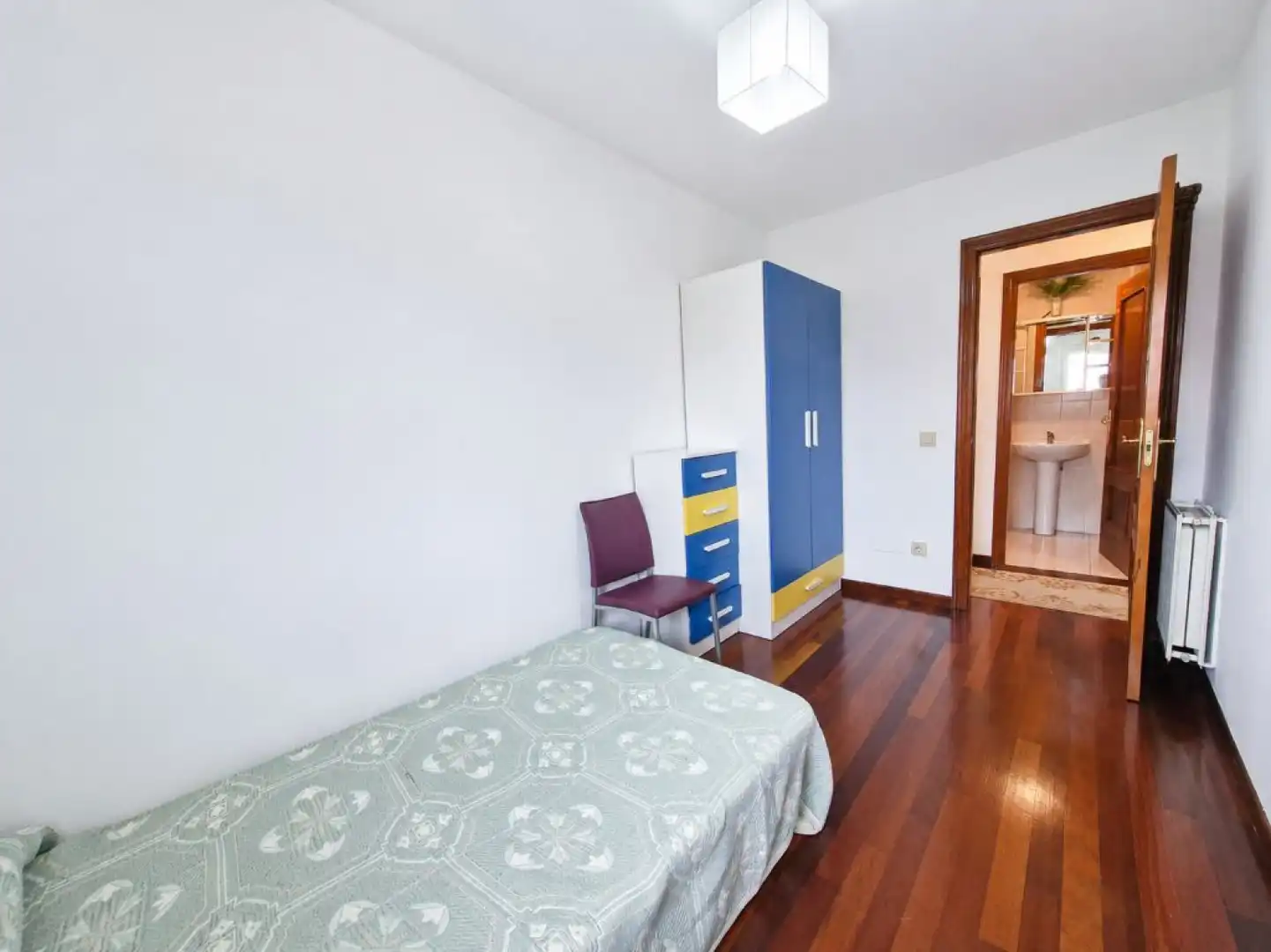 Habitación de Piso en venta en Los Corrales de Buelna  con Calefacción, Jardín privado y Parquet