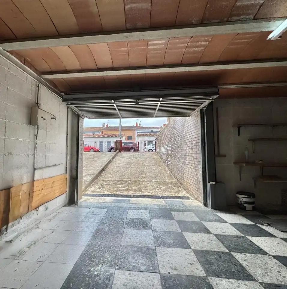 Parking de Casa o chalet en venta en Girona