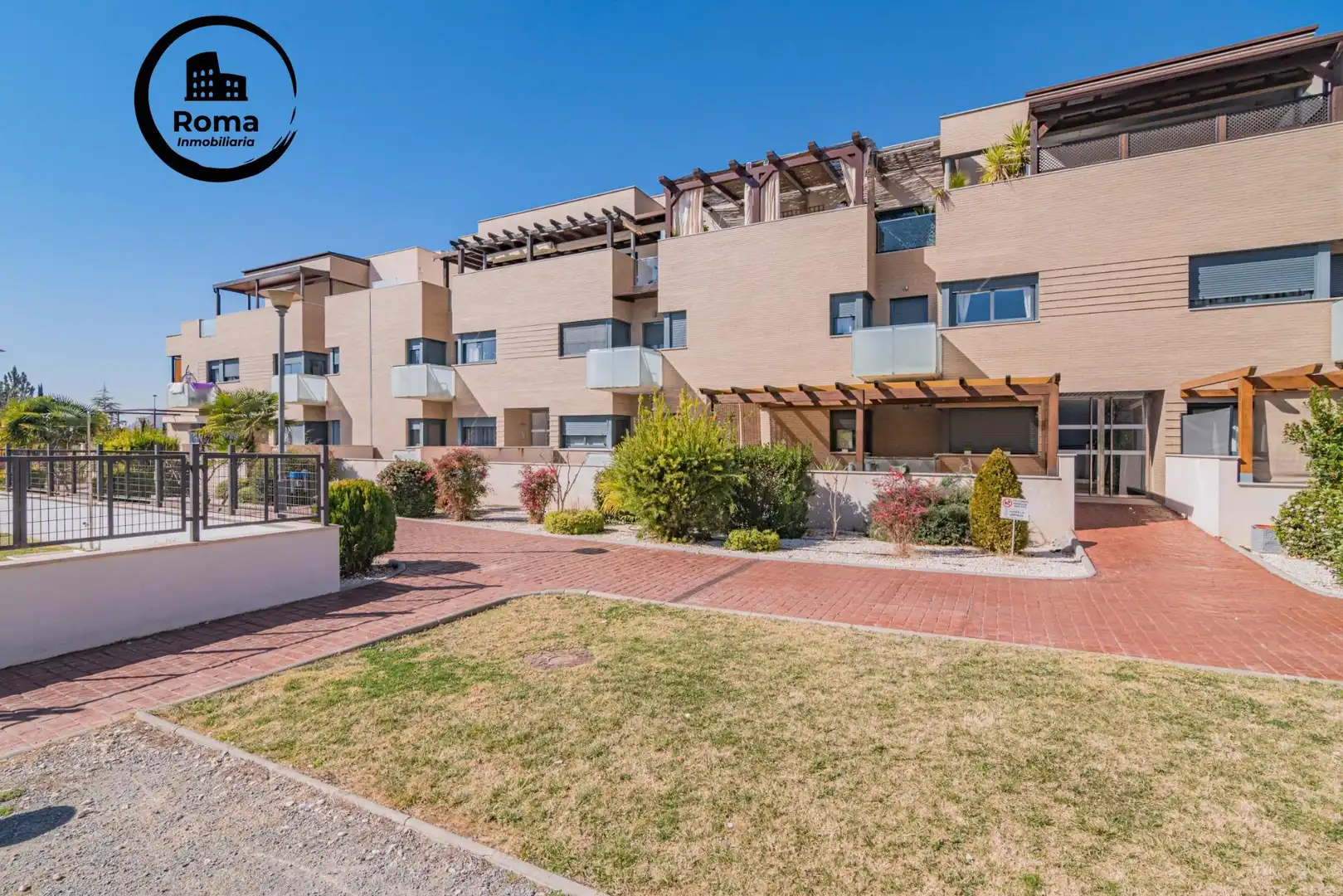 Vista exterior de Piso en venta en Albolote con Aire acondicionado, Calefacción y Piscina comunitaria