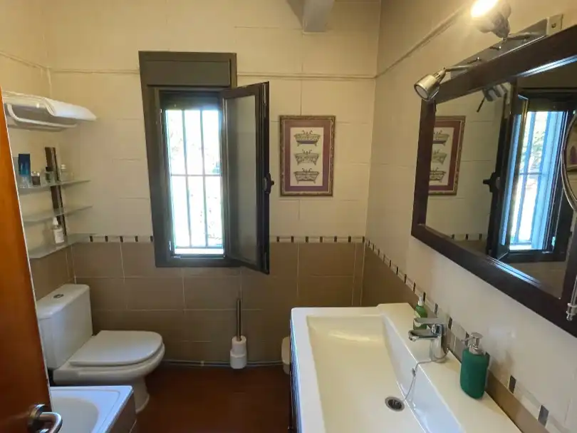 Bany de Casa o xalet en venda en Navas del Rey amb Terrassa, Piscina i Balcó