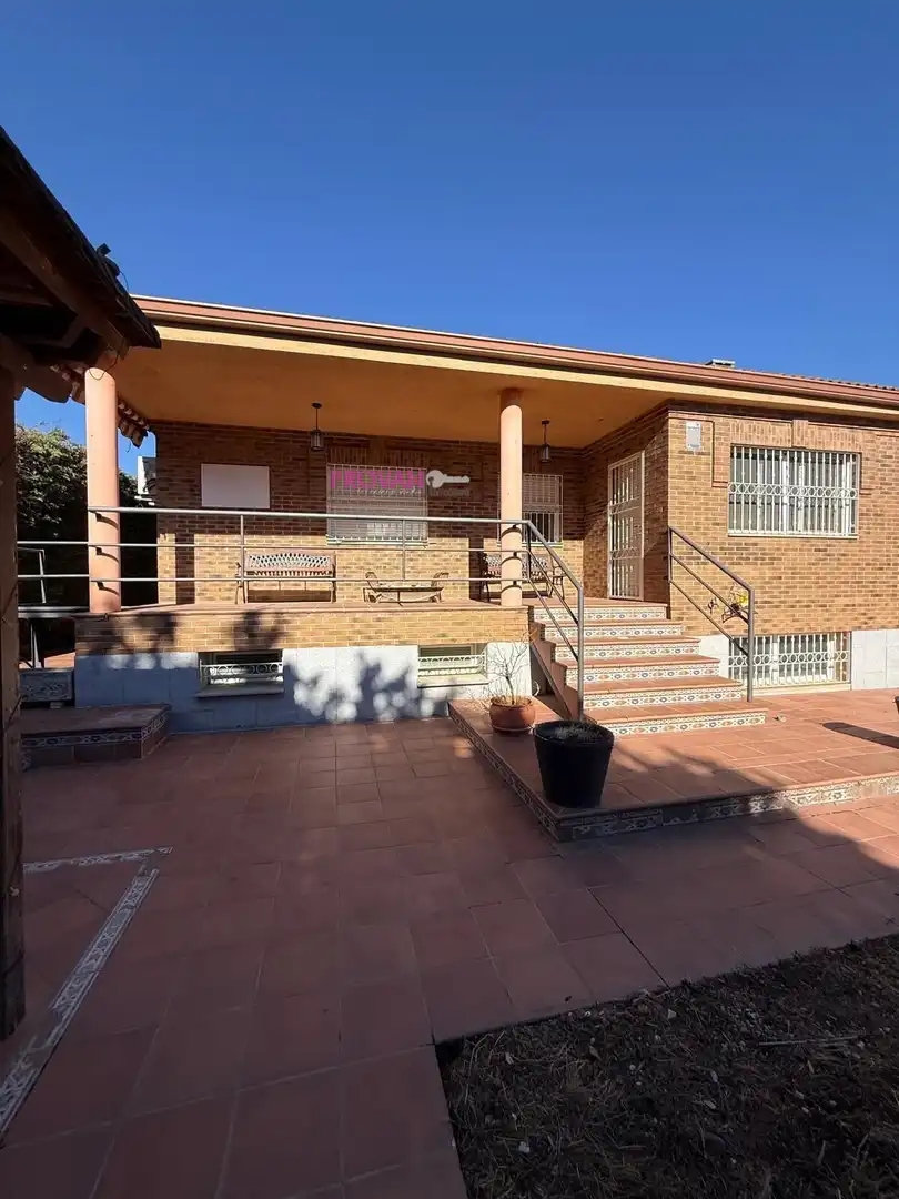 Vista exterior de Casa o chalet en venta en Torres de la Alameda con Aire acondicionado, Calefacción y Terraza