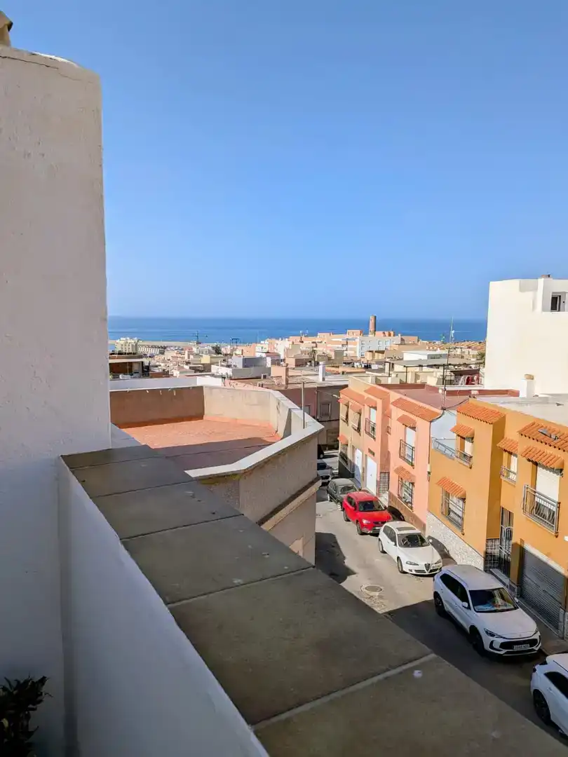 Vista exterior de Dúplex en venta en Adra con Aire acondicionado, Trastero y Amueblado