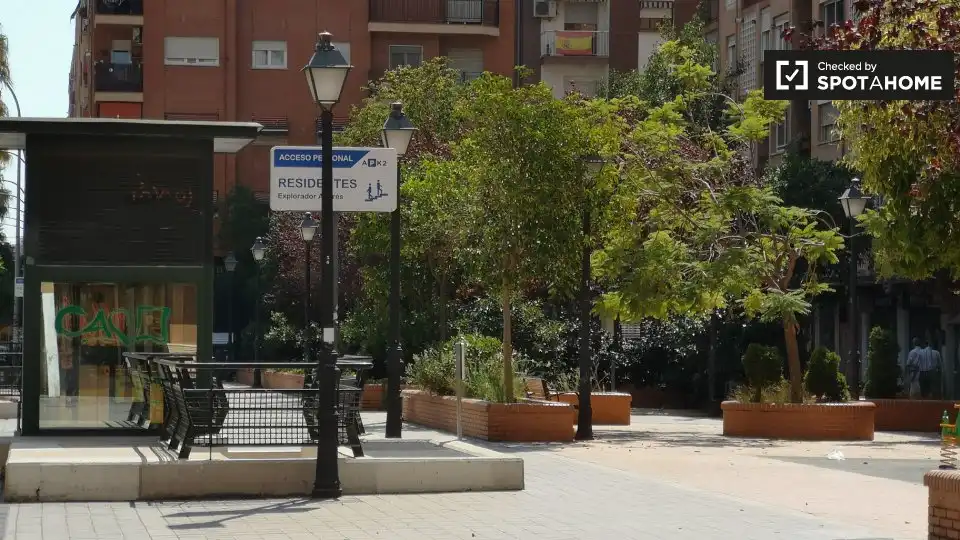Vista exterior de Pis per a compartir en Valencia amb Aire condicionat, Calefacció i Moblat