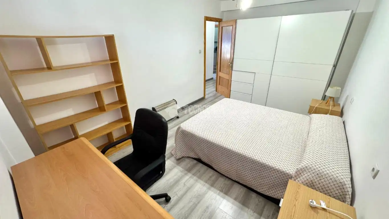 Habitación de Piso de alquiler en Granada con Amueblado