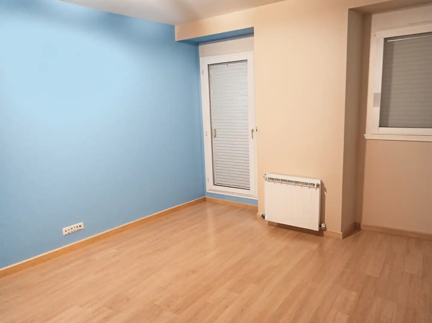 Schlafzimmer von Einfamilien-Reihenhaus zum Verkauf in L'Arboç mit Heizung, Terrasse und Ofen
