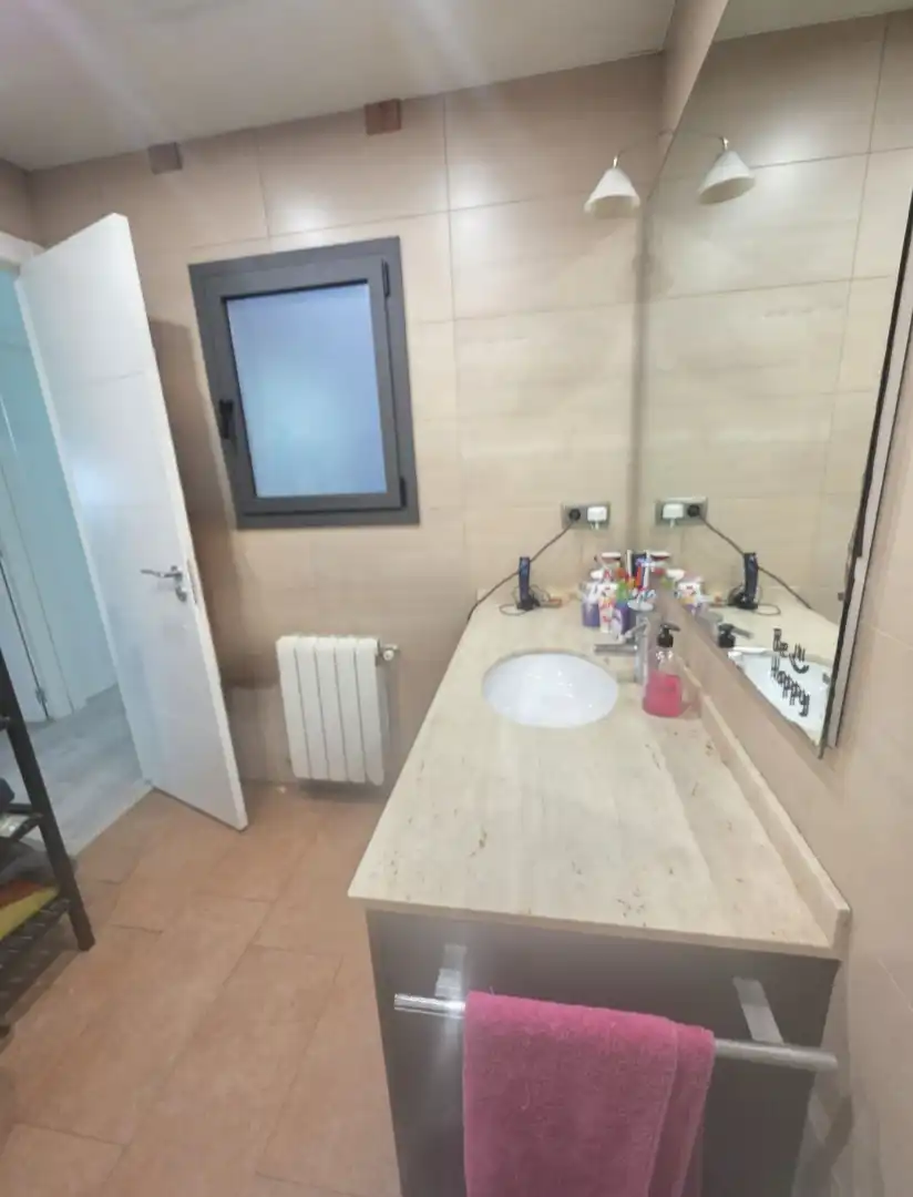 Bany de Casa adosada en venda en Santa Coloma de Gramenet amb Aire condicionat, Calefacció i Parquet