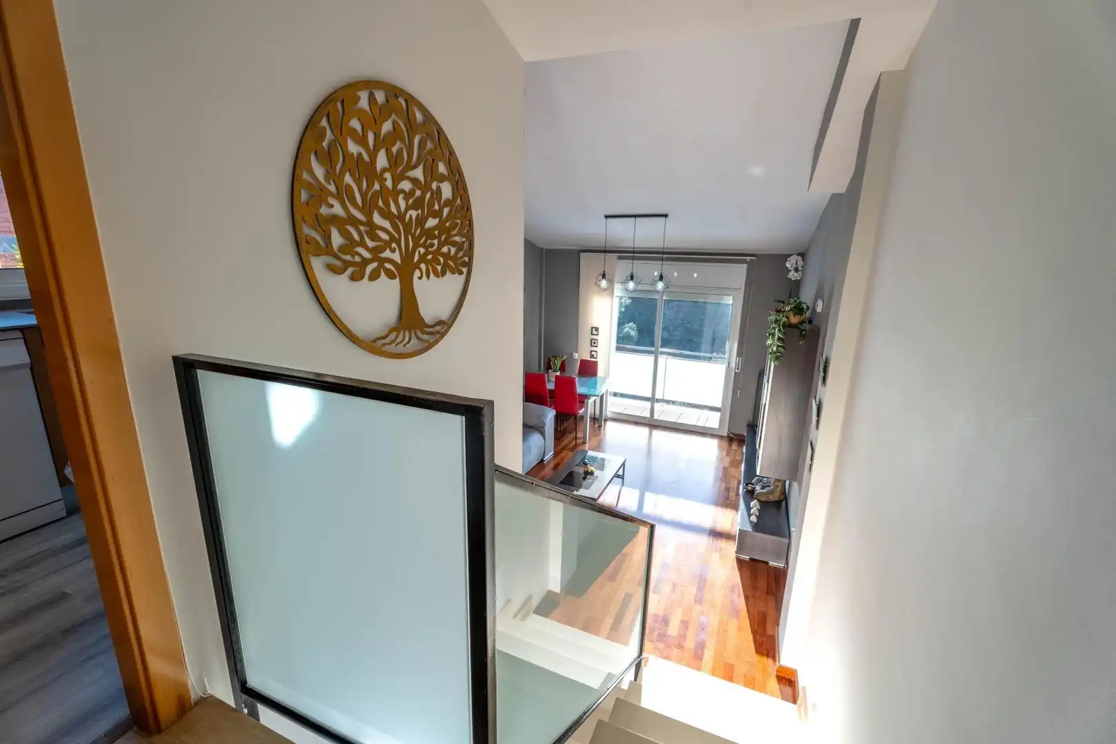 Einfamilien-Reihenhaus zum Verkauf in Terrassa mit Privatgarten, Parkett und Terrasse