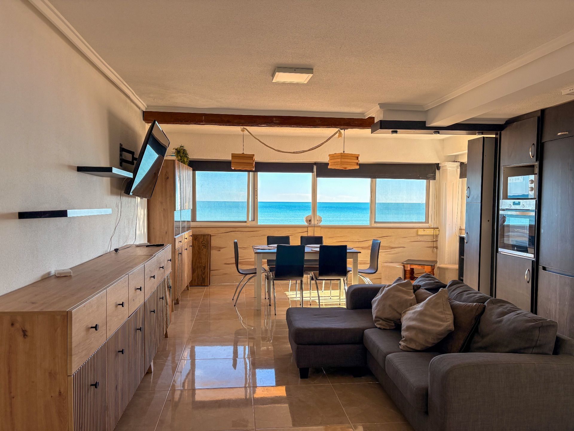 Sala d'estar de Pis de lloguer en Torrevieja amb Aire condicionat, Calefacció i Moblat