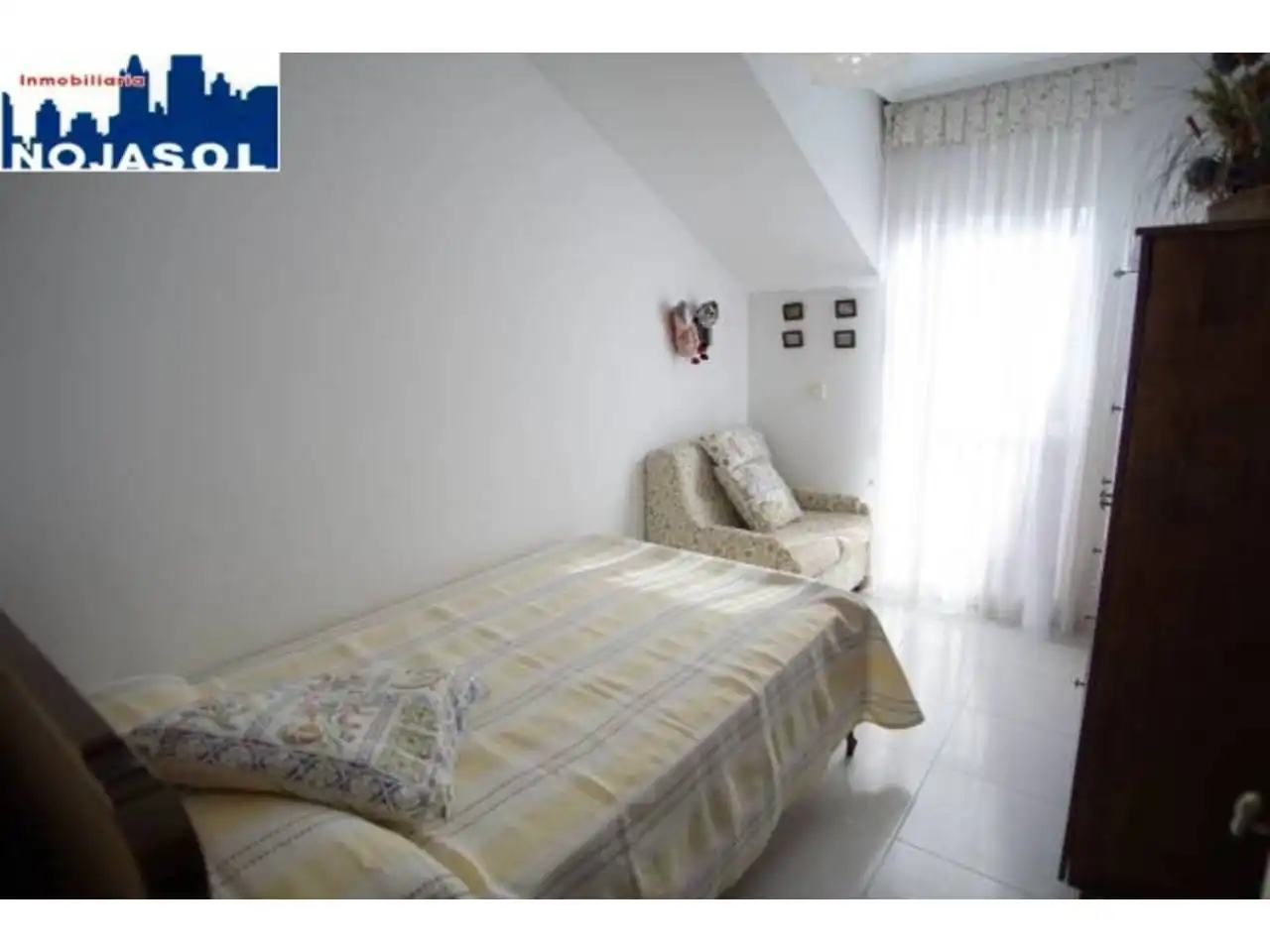 Schlafzimmer von Dachboden zur Miete in Noja mit Heizung, Terrasse und Möbliert