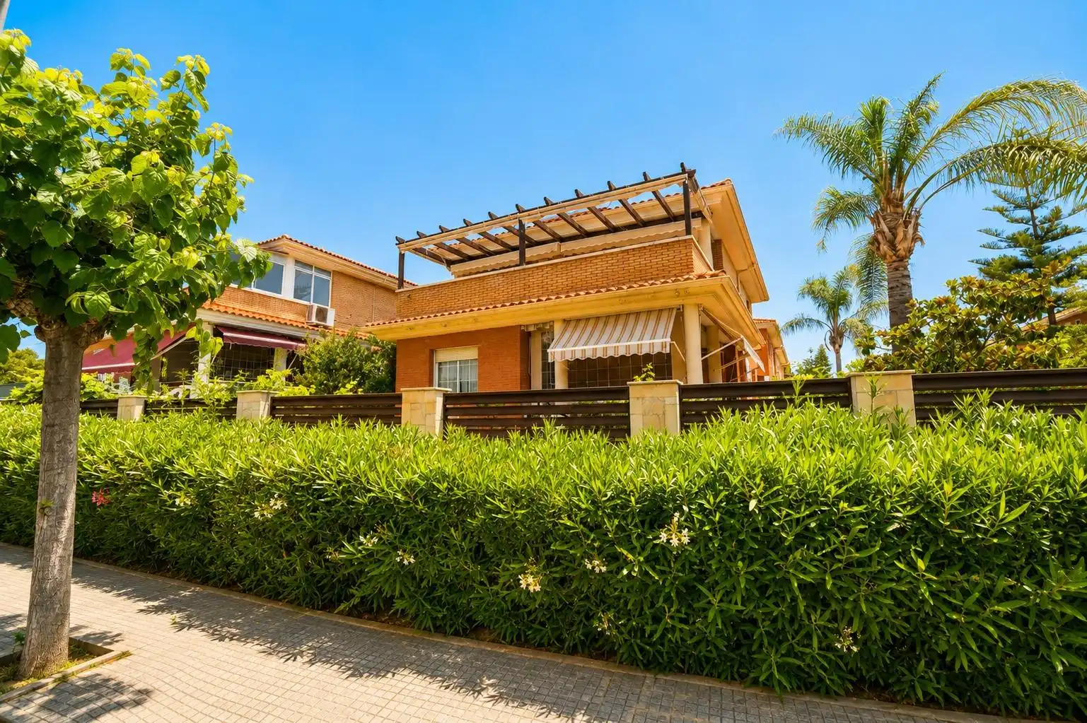 Vista exterior de Casa o xalet en venda en Cambrils amb Aire condicionat, Calefacció i Jardí privat