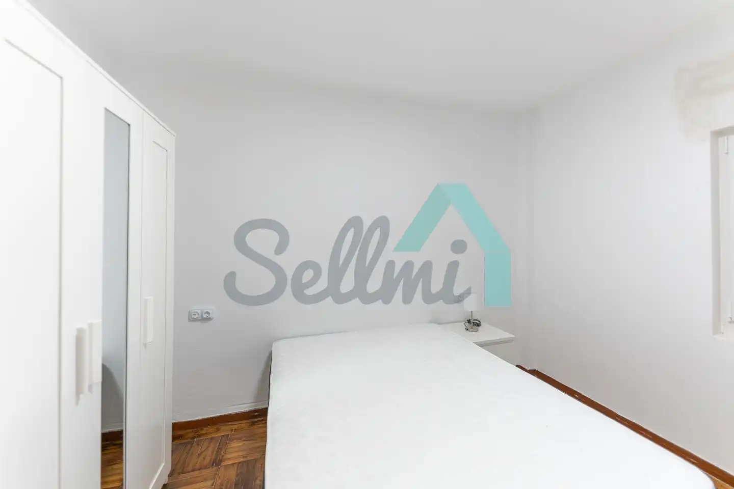 Bedroom of Flat for rent in Oviedo   with Heating, Parquet flooring and Furnished
