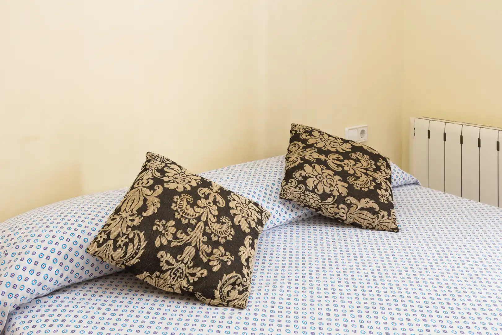 Bedroom of Apartments for sale in Barcelona
