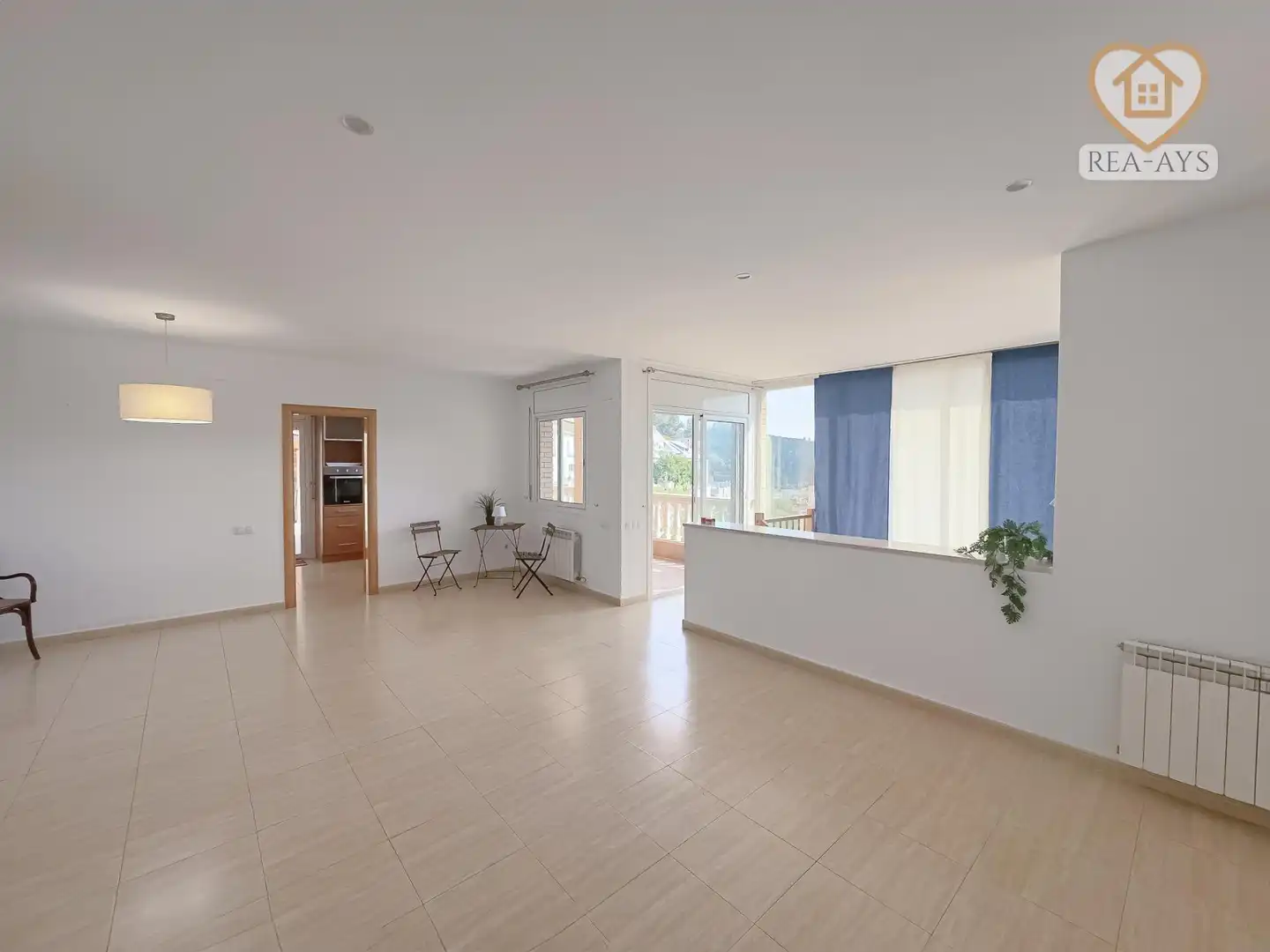 Sala de estar de Casa o chalet en venta en Vallirana con Aire acondicionado, Calefacción y Jardín privado