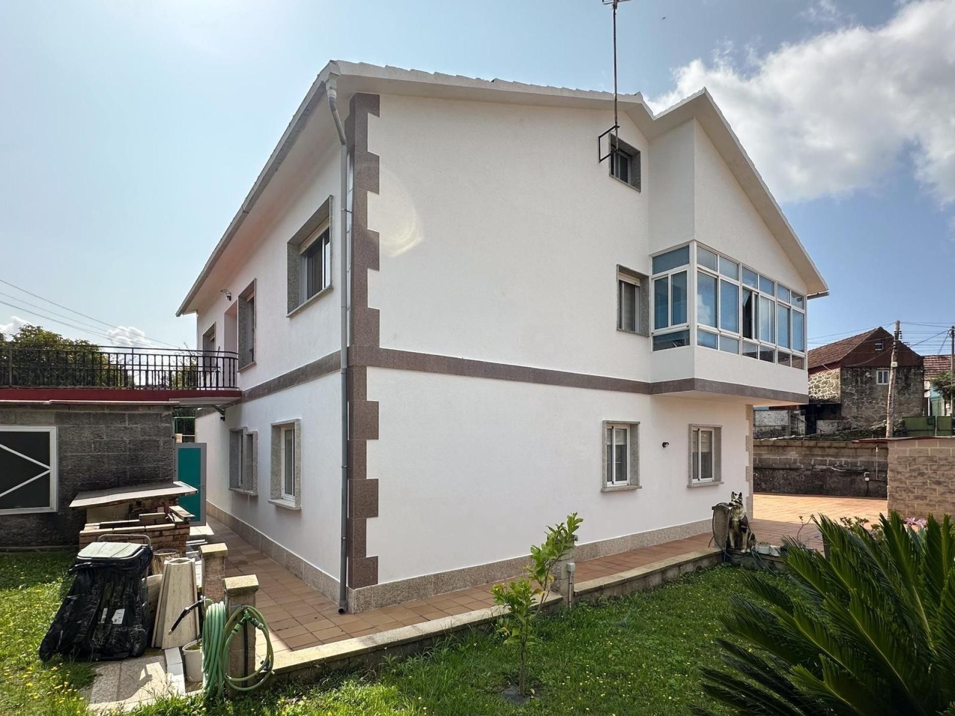 Vista exterior de Casa o xalet en venda en Moaña amb Calefacció, Terrassa i Balcó