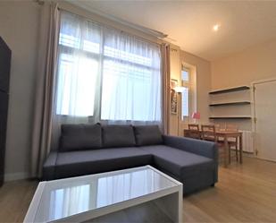 Sala d'estar de Apartament de lloguer en  Madrid Capital amb Aire condicionat, Calefacció i Terrassa