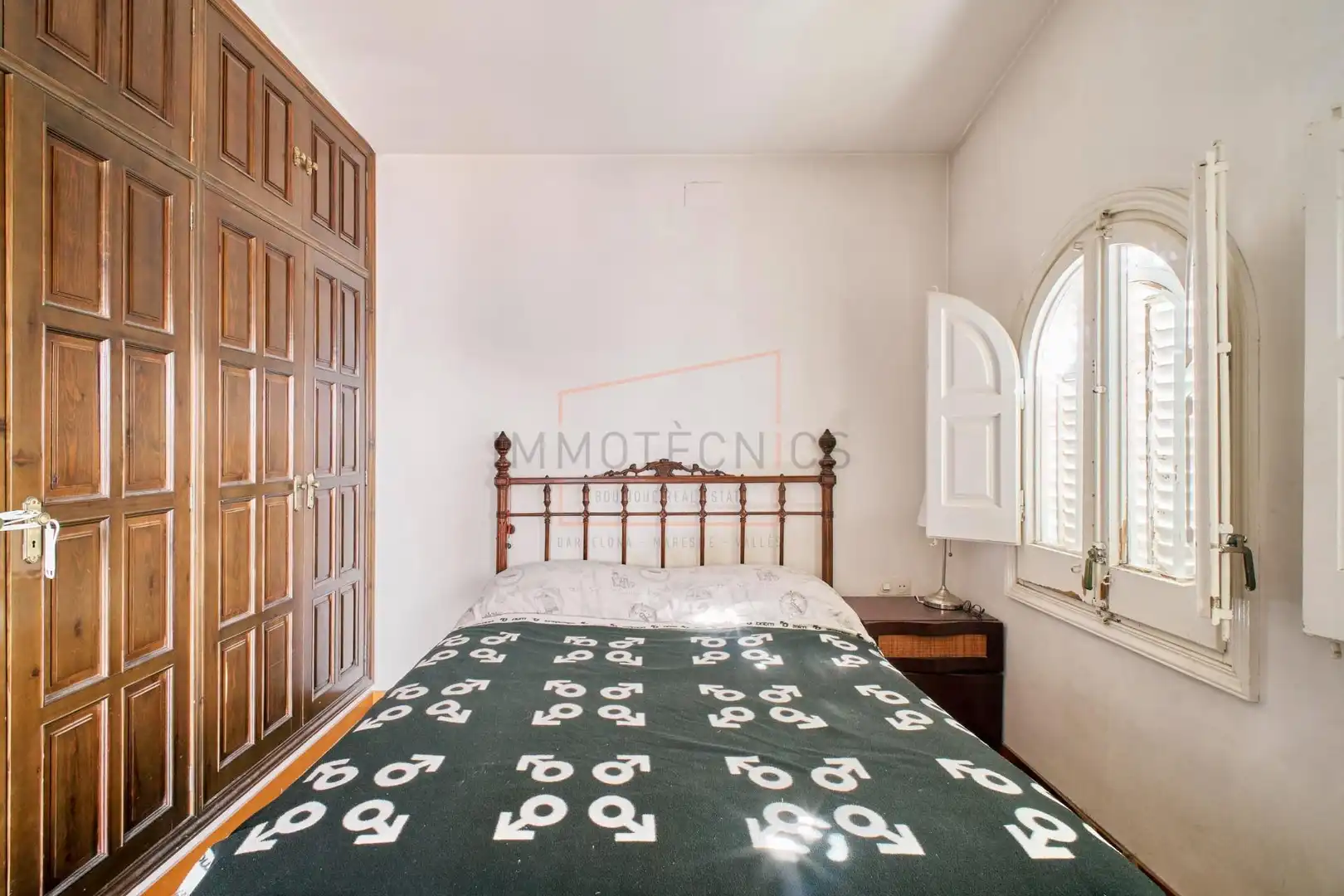 Dormitori de Finca rústica en venda en Madrid amb Jardí privat