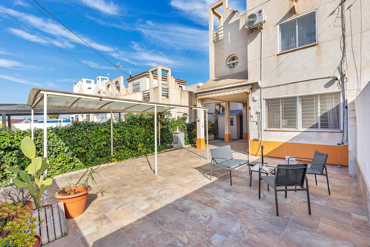Garden of House or chalet for sale in Torrevieja  with Air Conditioner, Private garden and Terrace