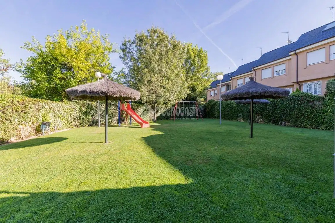 Jardín de Casa adosada de alquiler en Algete con Aire acondicionado, Calefacción y Jardín privado