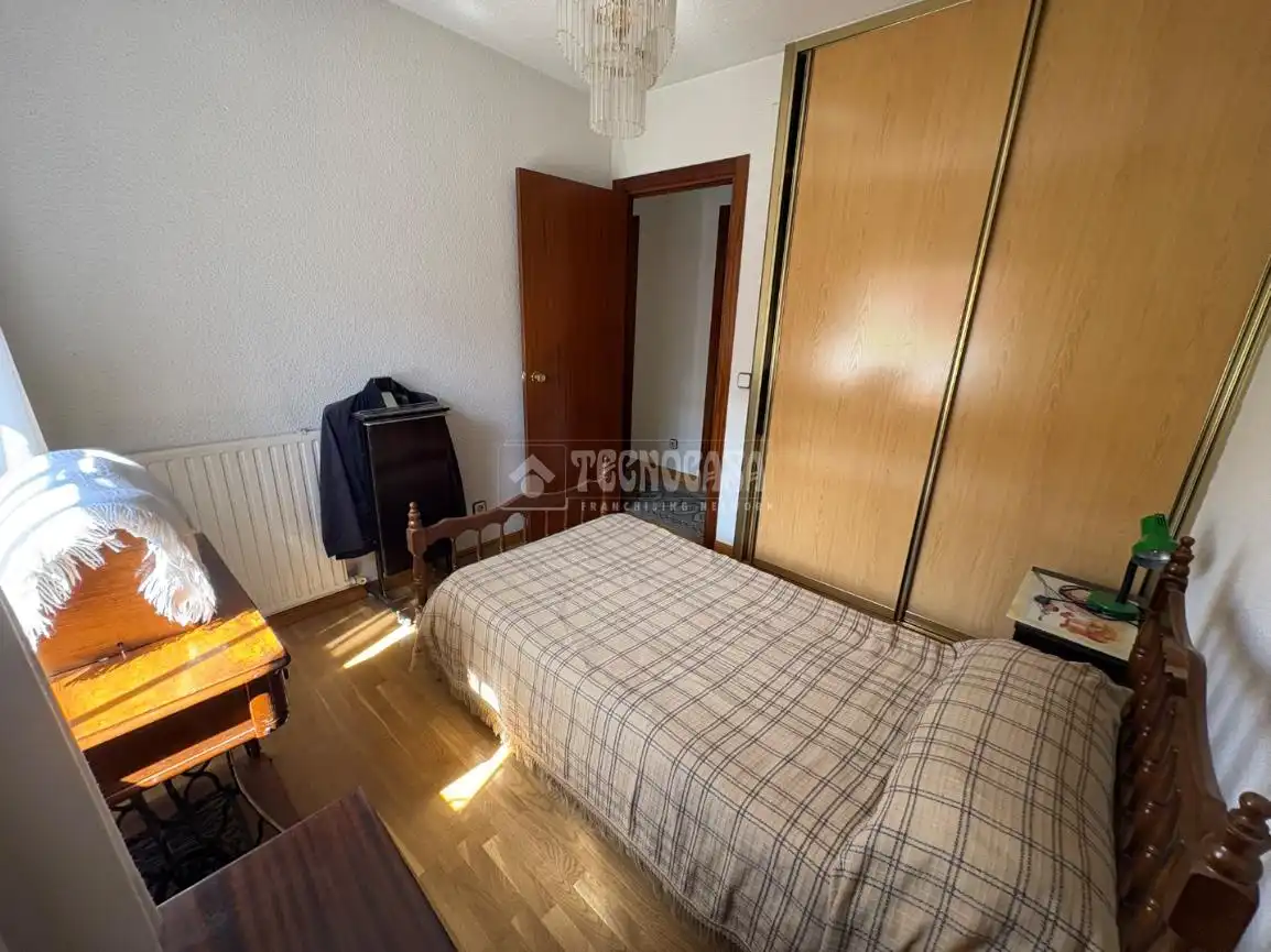 Dormitori de Casa adosada en venda en Getafe amb Calefacció, Jardí privat i Terrassa