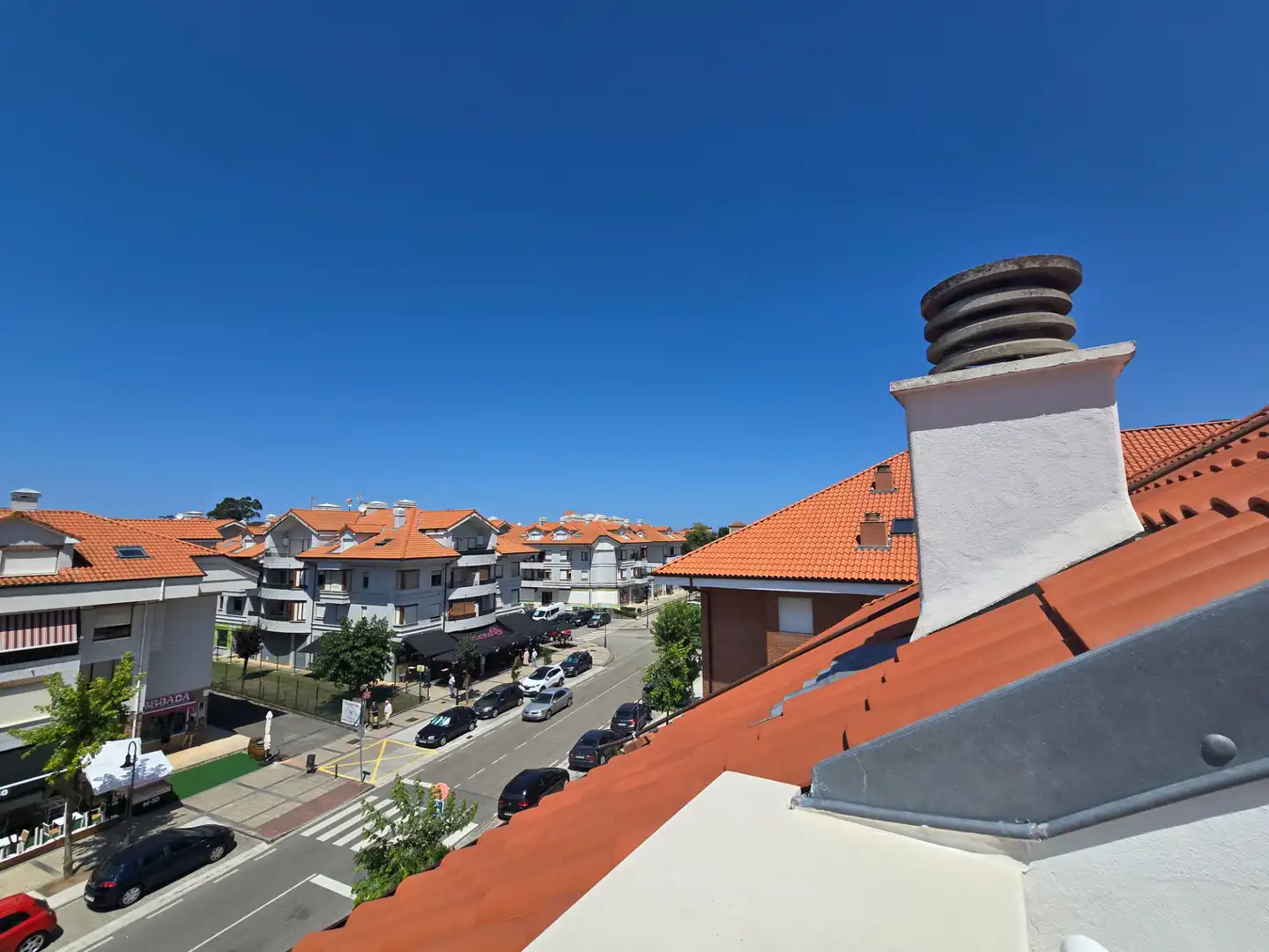 Vista exterior de Àtic en venda en Bareyo amb Calefacció, Terrassa i Moblat