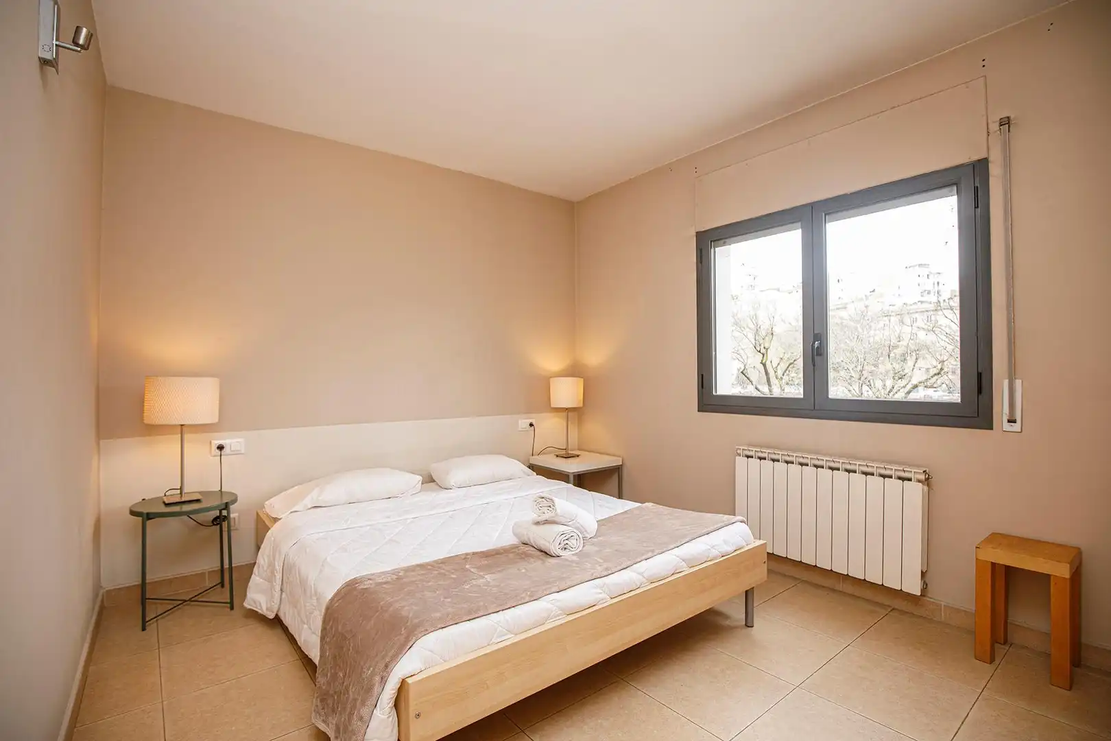 Schlafzimmer von Wohnungen zur Miete in Girona mit Heizung, Terrasse und Möbliert